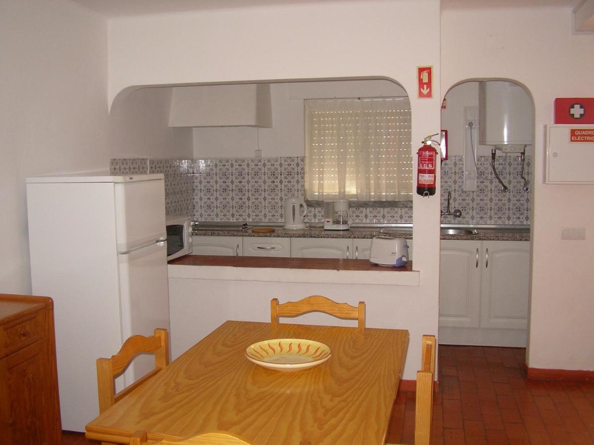 Apartamentos Salema Praia Club Екстер'єр фото