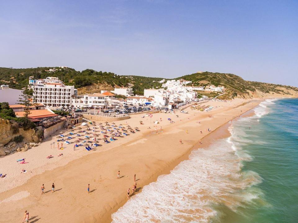 Apartamentos Salema Praia Club Екстер'єр фото