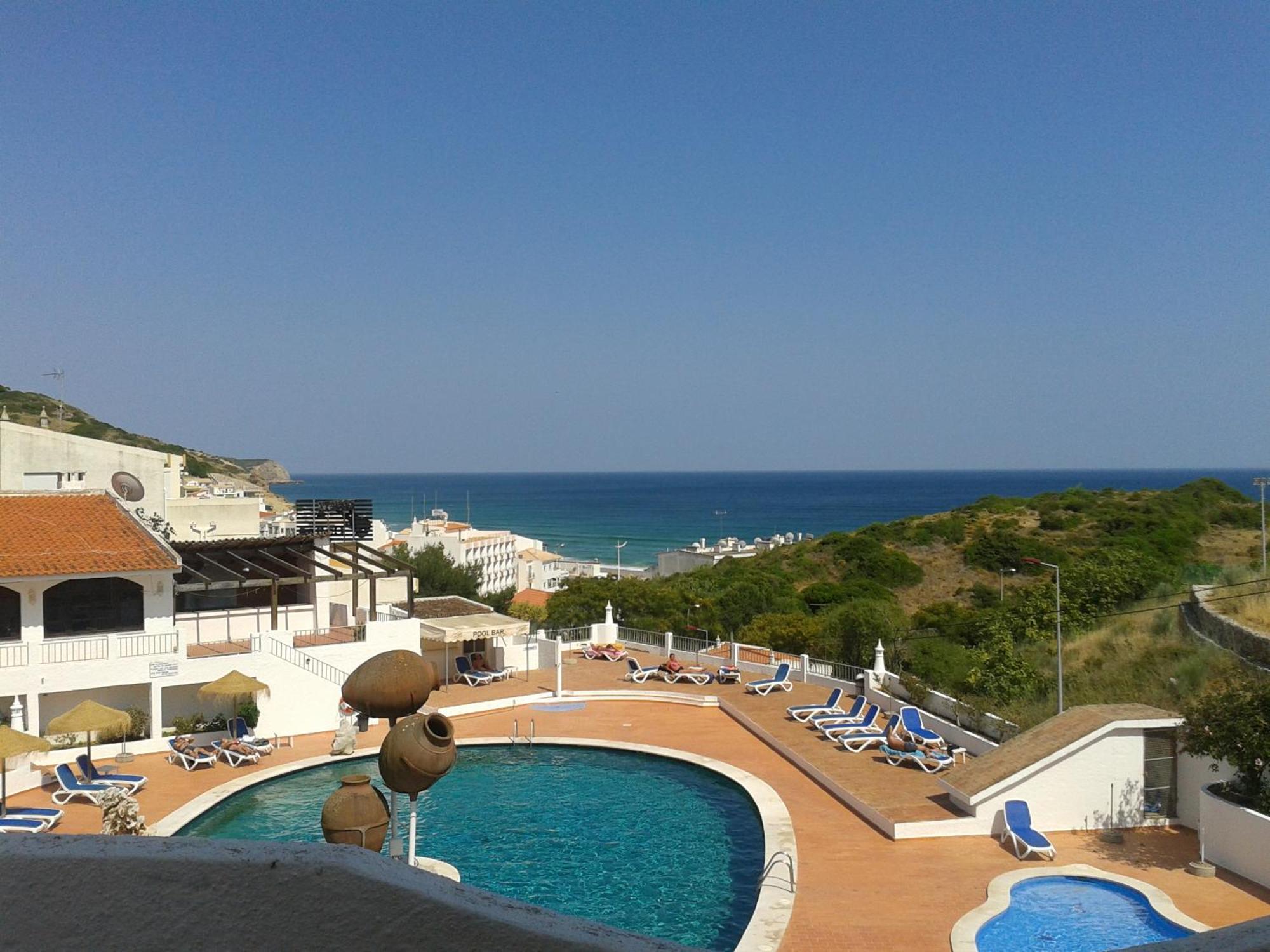 Apartamentos Salema Praia Club Екстер'єр фото