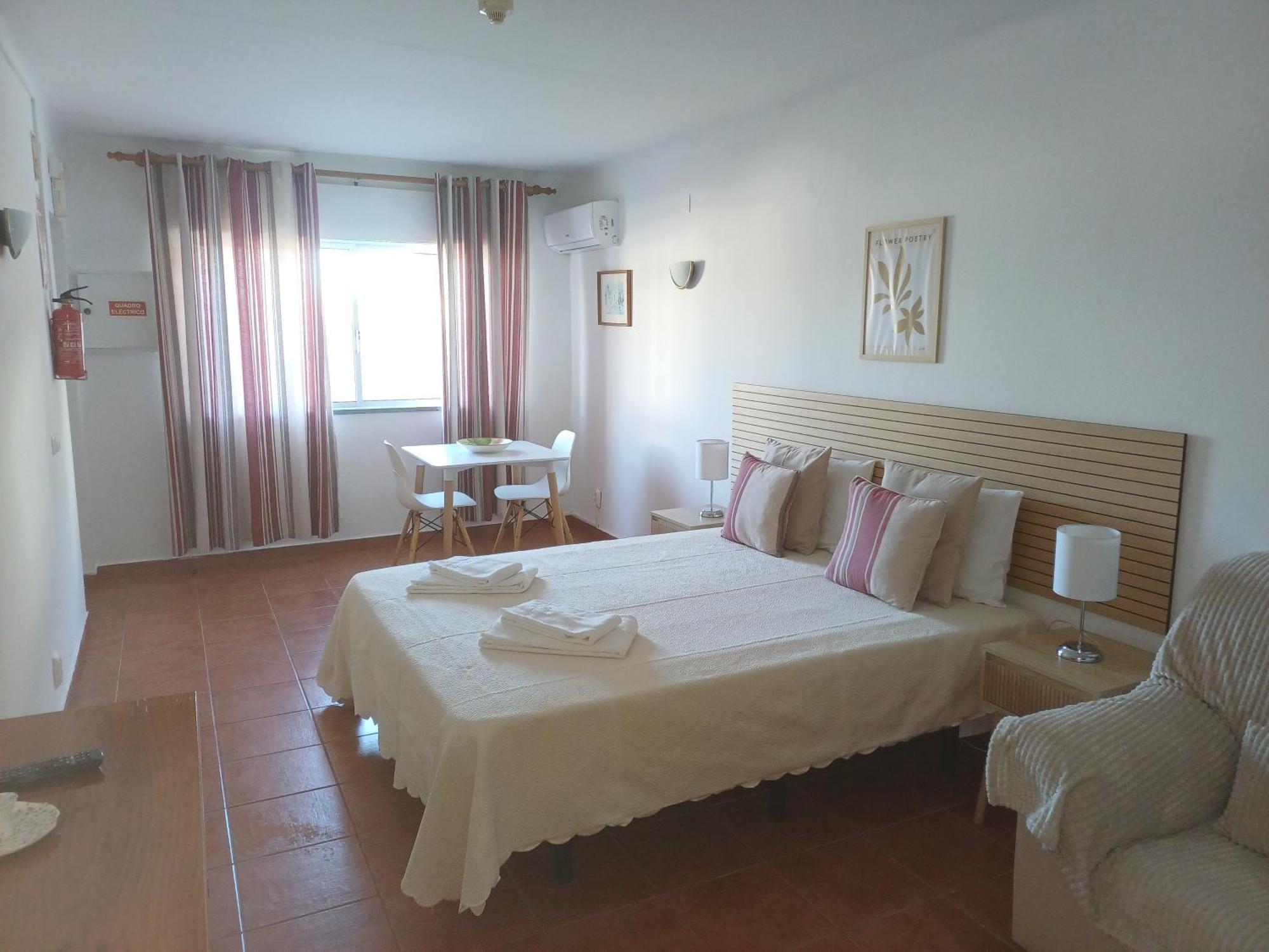 Apartamentos Salema Praia Club Екстер'єр фото