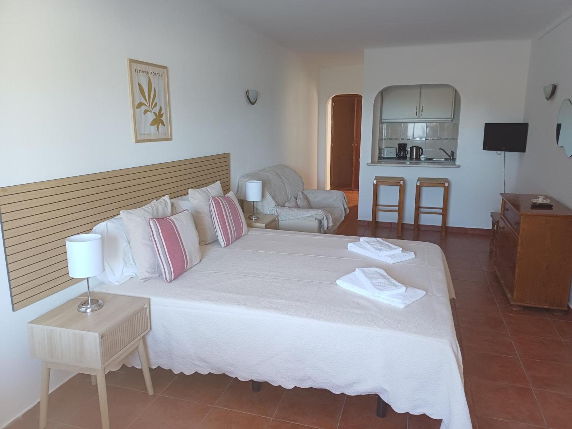 Apartamentos Salema Praia Club Екстер'єр фото